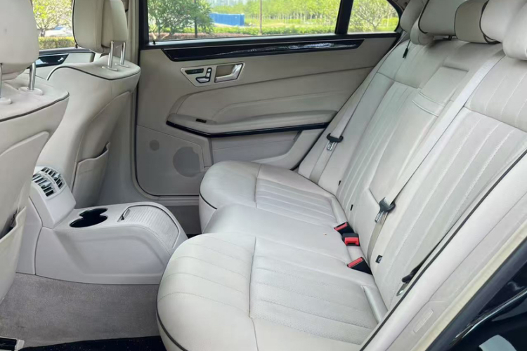 奔驰E级 2015款 E 260 L 运动型局部细节22