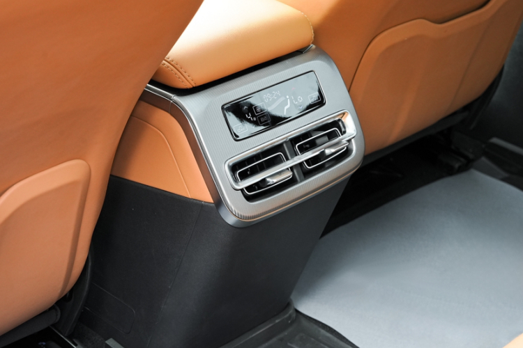 比亚迪 汉L 2025款 DM-p 四驱激光雷达旗舰型中控内饰7008