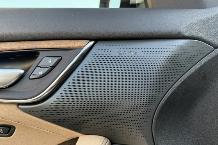 凯迪拉克CT5 2024款 28T 尊贵型中控内饰7010