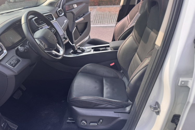 领克01 2017款 2.0T 四驱劲Pro版中控内饰7002