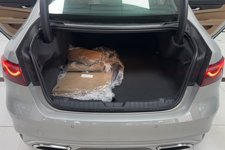 捷豹XFL 2025款 2.0T P250 两驱尊享豪华版局部细节23