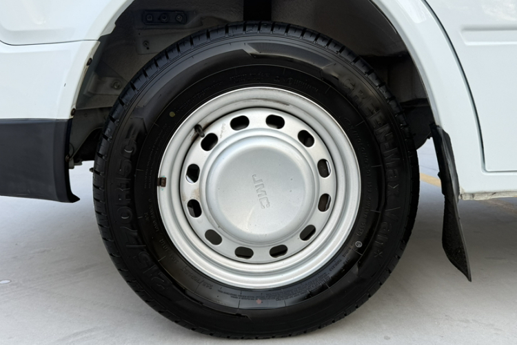 江铃 特顺 2019款 2.8T商运型短轴中顶6座国VI JX493车身外观6006