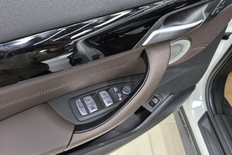 宝马X1 2022款 sDrive25Li 领先型中控内饰7012