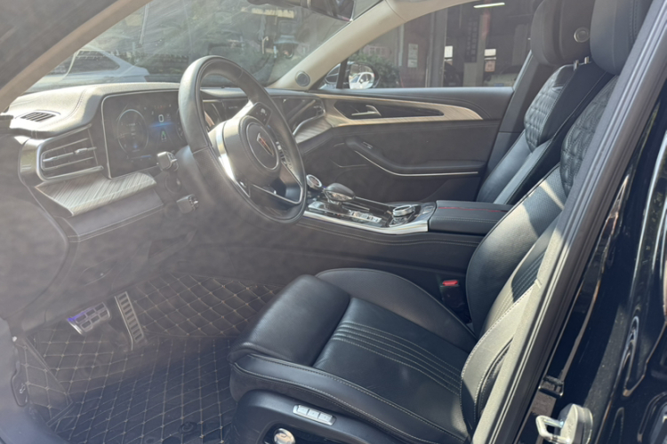 红旗H9 2020款 2.0T 智联旗畅版中控内饰7002