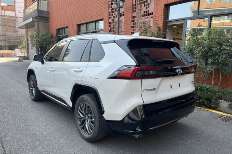 丰田 威兰达 2024款 双擎 2.5L E-CVT两驱豪华PLUS版车身外观6003