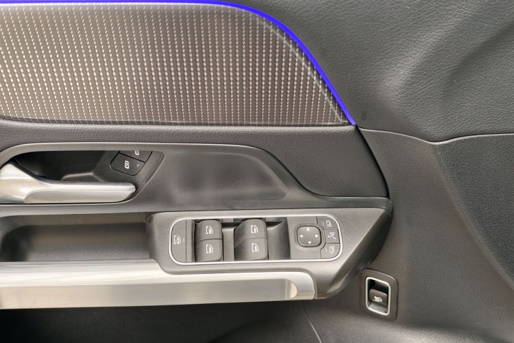 奔驰GLB 2022款 GLB 220 动感型中控内饰7005