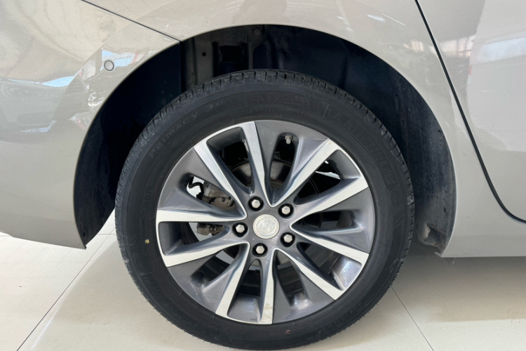 别克GL6 2018款 18T 6座尊贵型中控内饰7013