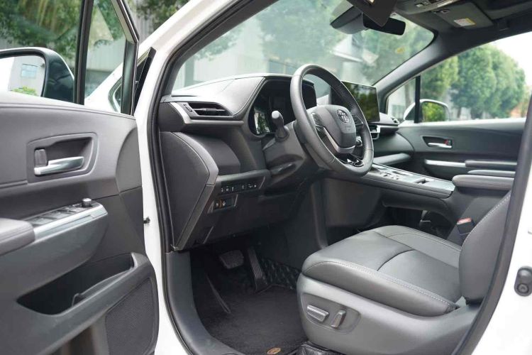 丰田 赛那SIENNA 2024款 2.5L混动 至尊版中控内饰7010