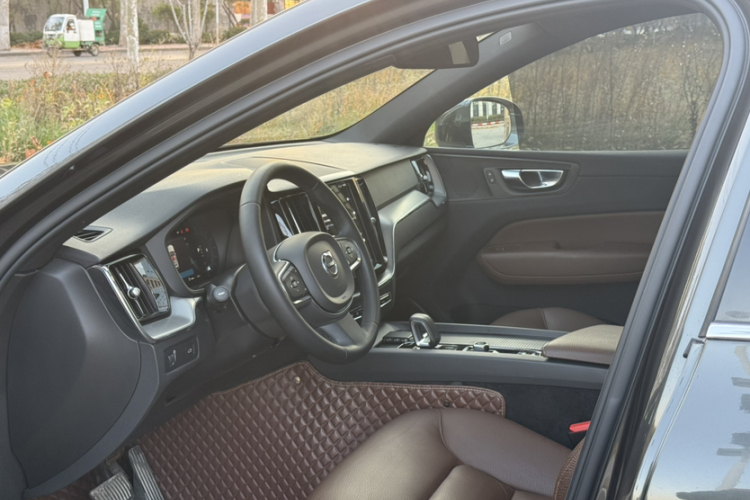 沃尔沃XC60 2022款 B5 四驱智逸豪华版中控内饰7003