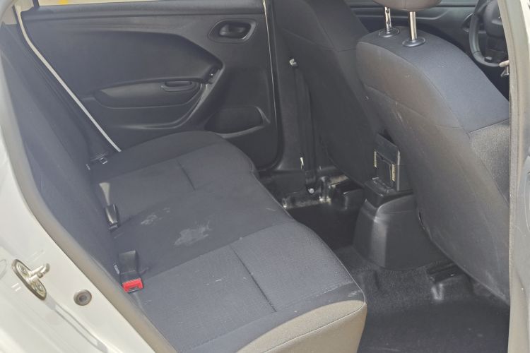 标致301 2016款 1.6L 自动舒适版中控内饰7003