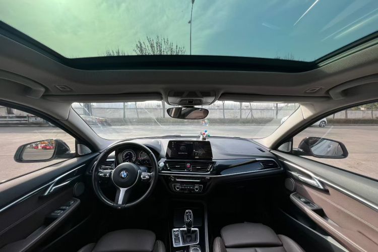 宝马1系 2022款 120i M运动曜夜版中控内饰7002