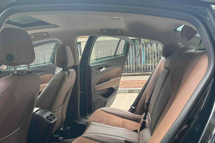 别克 君威 2020款 552T 豪华型中控内饰7004