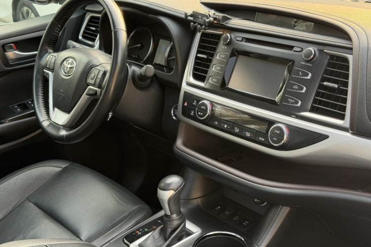 丰田 汉兰达 2017款 2.0T 四驱豪华版 7座中控内饰7004