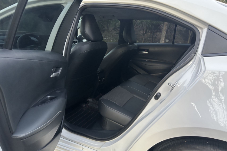 丰田 卡罗拉 2024款 1.8L 智能电混双擎 精英版中控内饰7004