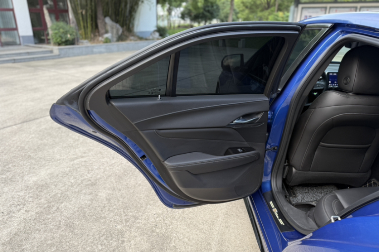 凯迪拉克CT4 2022款 28T 风尚型中控内饰7004