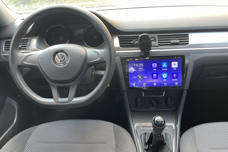 大众 2019款 宝来·传奇 1.5L 手动时尚型 国V中控内饰7003