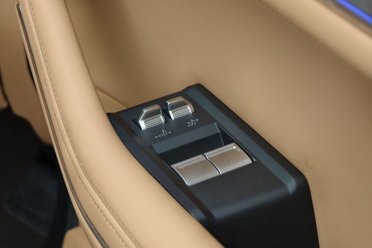 领克09 EM-P 2024款 2.0TD EM-P 四驱HALO 六座局部细节9009