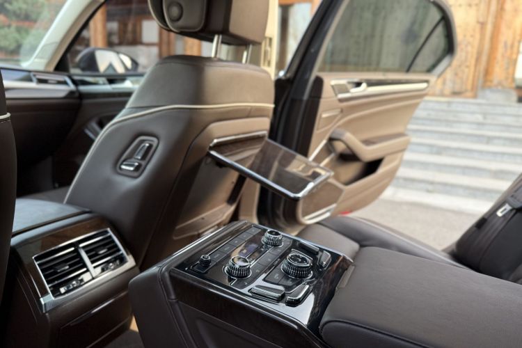 大众 辉昂 2018款 380TSI 两驱旗舰版局部细节24