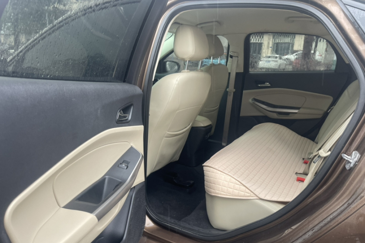 福特 福睿斯 2015款 1.5L 手动舒适型中控内饰7001