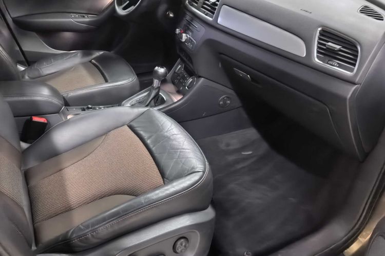 奥迪Q3 2018款 30周年年型 30 TFSI 时尚型中控内饰7002