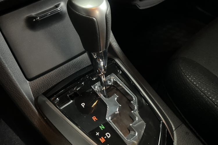 丰田 卡罗拉 2014款 1.6L CVT GL中控内饰7003