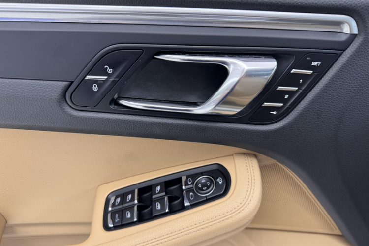 保时捷 2017款  Macan 2.0T中控内饰7013