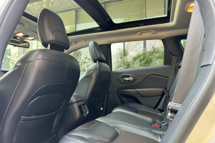 Jeep 自由光 2016款 2.4L 领先版中控内饰7004