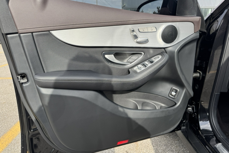 奔驰GLC 2021款 GLC 260 L 4MATIC 动感型中控内饰7010