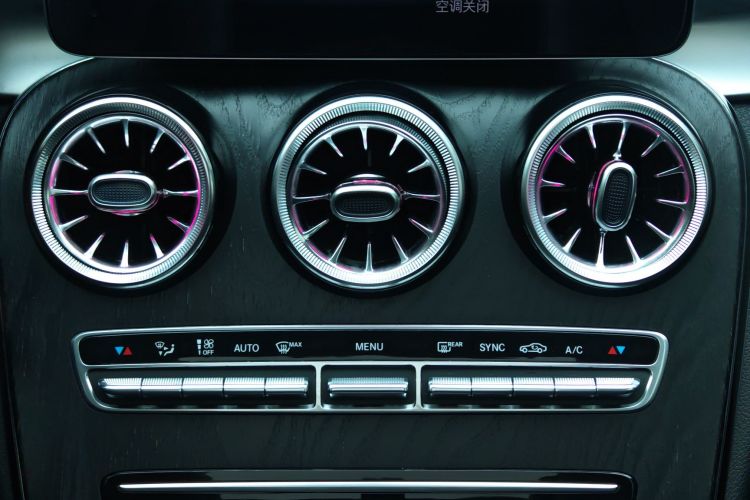 奔驰C级 2020款 改款 C 260 L 运动版中控内饰7010