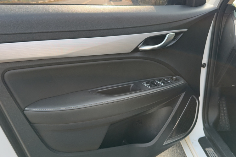 吉利汽车 帝豪 2018款 1.5L CVT向上互联版中控内饰7004