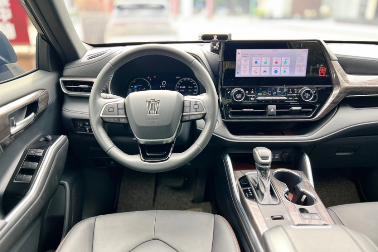 丰田 皇冠陆放 2024款 2.5L HEV四驱豪华版中控内饰7011