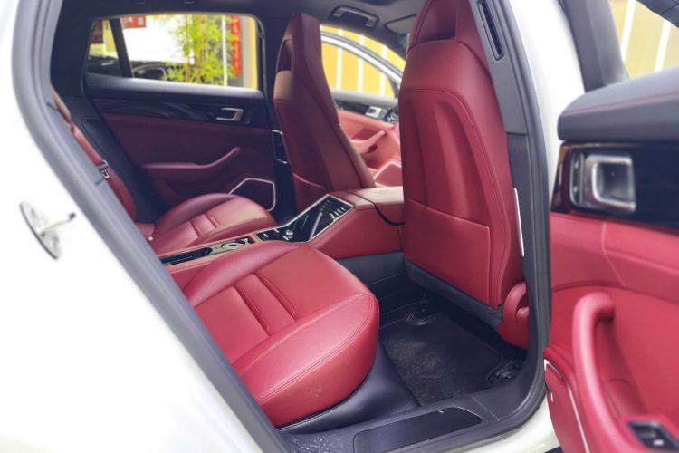 保时捷 Panamera新能源 2023款 Panamera 4 E-Hybrid 铂金版 2.9T中控内饰7010