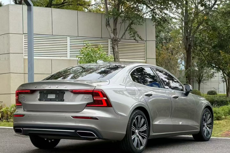 沃尔沃S60 2021款 T4 智远豪华版车身外观6006