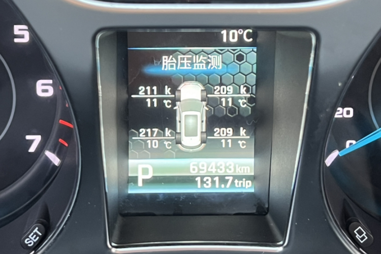 江铃 驭胜S330 2016款 1.5L GTDi 自动两驱尊贵版中控内饰15