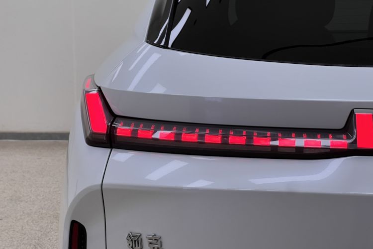 领克08 EM-P 2023款 245km 超长续航Halo车身外观6008