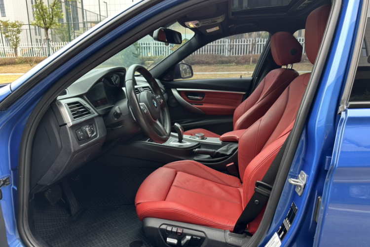 宝马3系 2019款 320i M运动曜夜版中控内饰7001