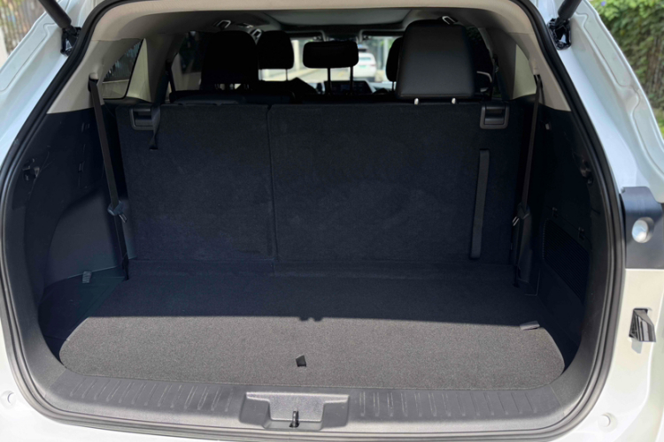 丰田 汉兰达 2022款 双擎 2.5L 四驱尊贵版 7座中控内饰7001