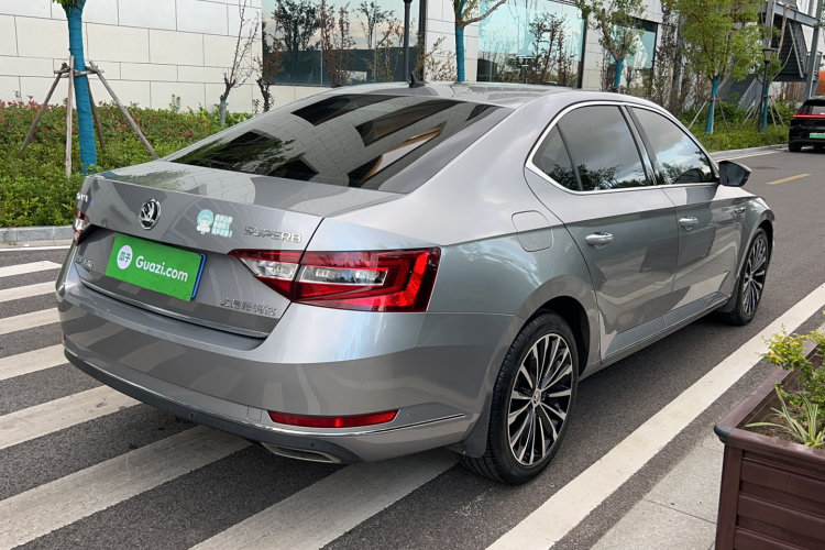 斯柯达 速派 2018款 TSI330 DSG豪华版 国V车身外观6005