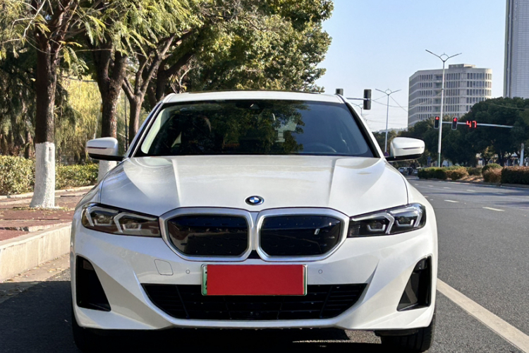 宝马i3 2023款 eDrive 40 L 曜夜套装车身外观6002
