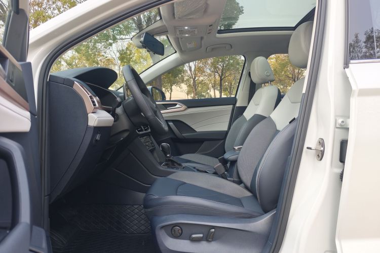 大众 途岳 2024款 300TSI 两驱满月版中控内饰7001