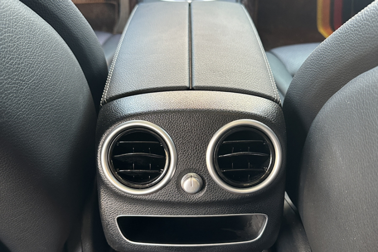 奔驰C级 2020款 改款 C 260 L 运动版局部细节36