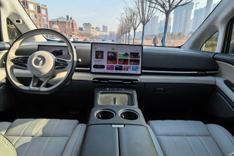 岚图汽车 岚图梦想家 2025款 PHEV 四驱旗舰乾崑版中控内饰7006