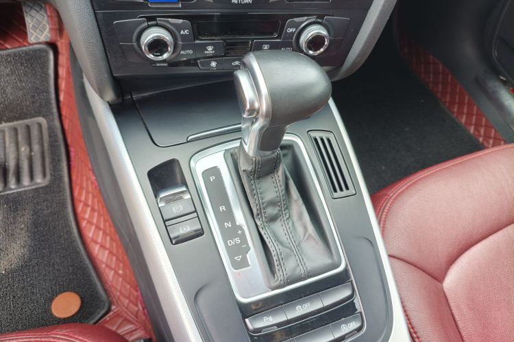 奥迪A4L 2015款 35 TFSI 自动标准型中控内饰7004