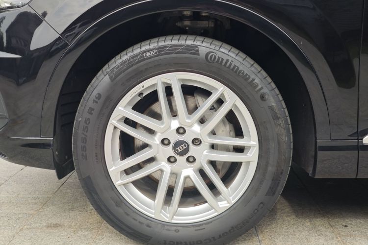 奥迪Q7 2018款 40 TFSI S line运动型车身外观6006