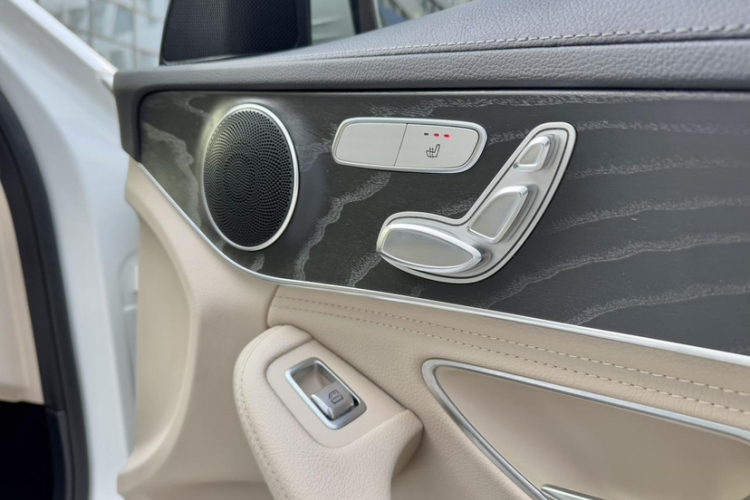 奔驰C级 2017款 C 200 L 运动版中控内饰7010