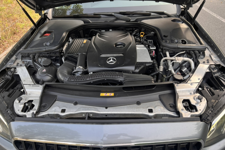 奔驰E级 2016款 E 300 L 运动豪华型局部细节24