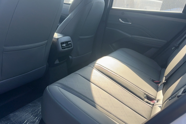 比亚迪 秦PLUS 2025款 DM-i 智驾版 55KM领先型中控内饰7001