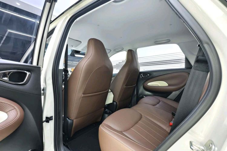 五菱汽车 五菱缤果 2023款 333km 悦享+款中控内饰7002