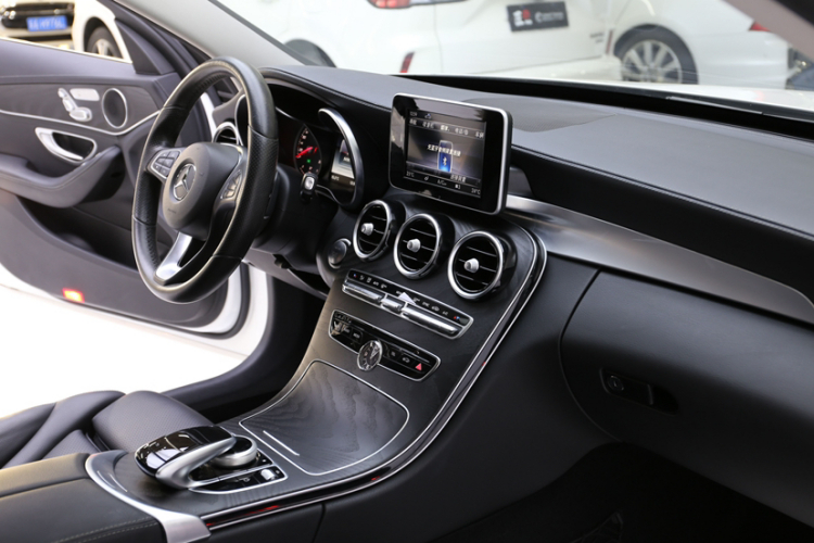 奔驰C级 2018款 C 200 L 运动版局部细节16