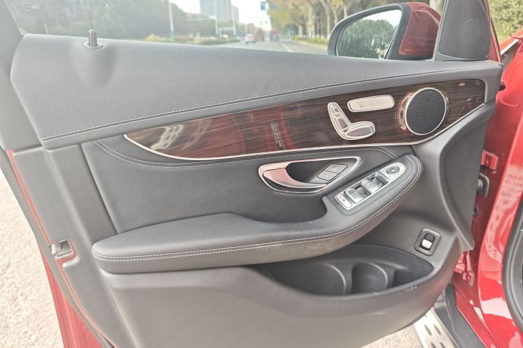 奔驰GLC 2016款 GLC 260 4MATIC 动感型中控内饰7015